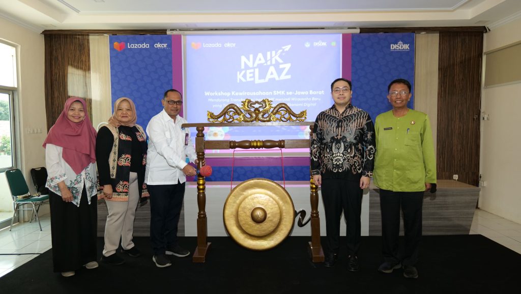 Lazada memberikan beberapa tips bagi para wirausaha untuk mendongrak penjualan secara online.