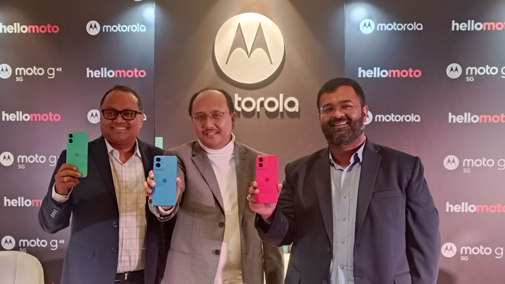 Terdapat tiga varian warna moto g45 5G di Indonesia, yakni Brilliant Green, Brilliant Blue, dan Viva Magenta.