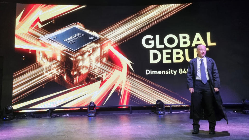 Cedric Chang (Deputy Director of Corporate Sales, Southeast Asia, MediaTek) menyebutkan debut global dari MediaTek Dimensity 8400-Ultra adalah pada POCO X7 Pro 5G.