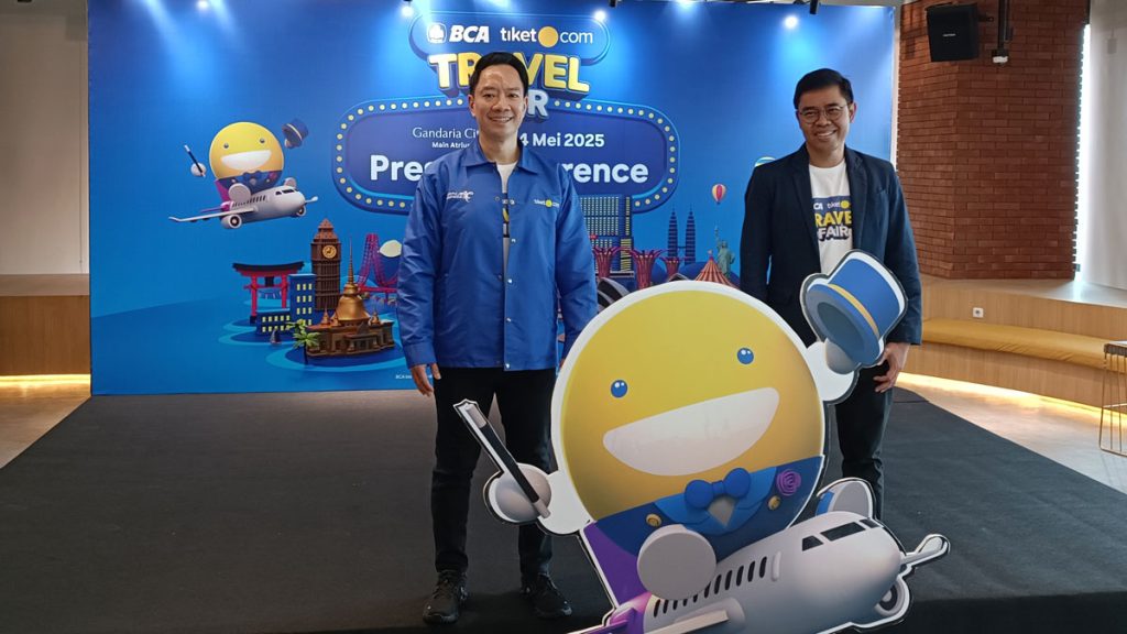 (ki-ka) George Hendrata (Chief Executive Officer, tiket.com) dan I Ketut Alam Wangsawijaya (Executive Vice President, BCA) pada konferensi pers BCA tiket.com Travel Fair 2025.
