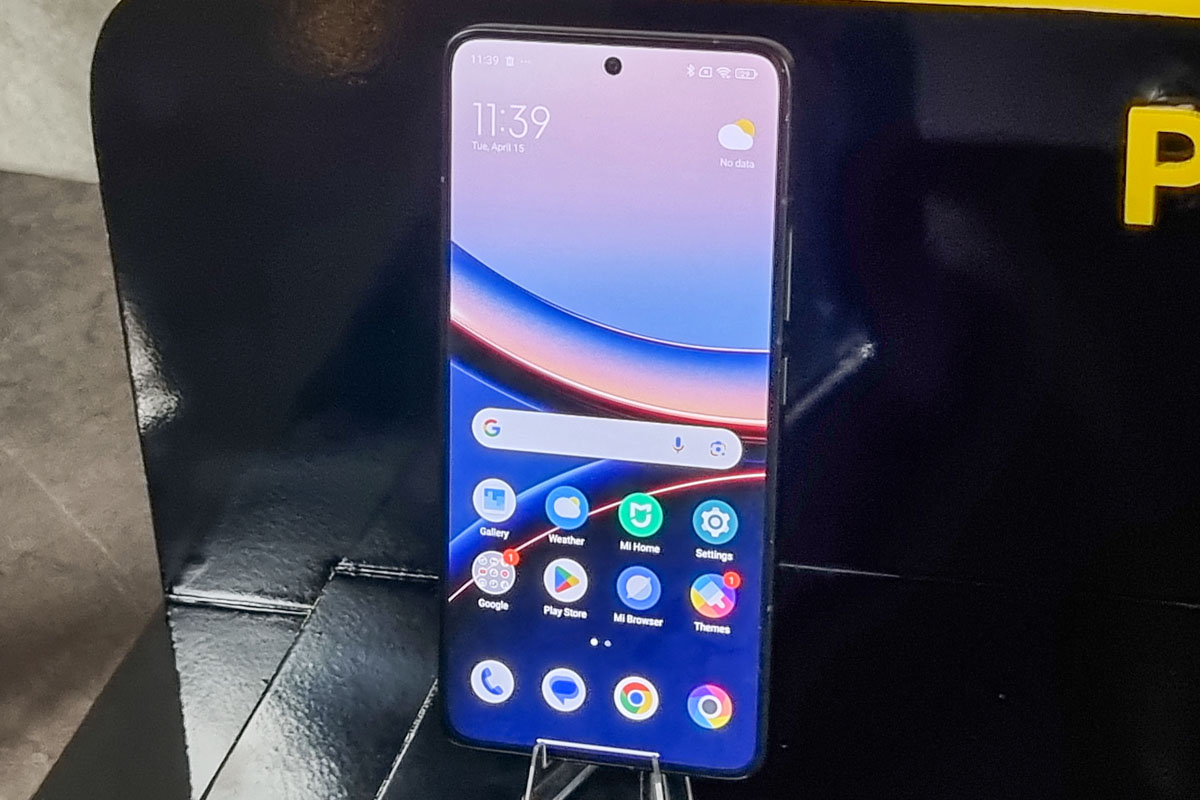 Tampak depan POCO F7 Ultra.