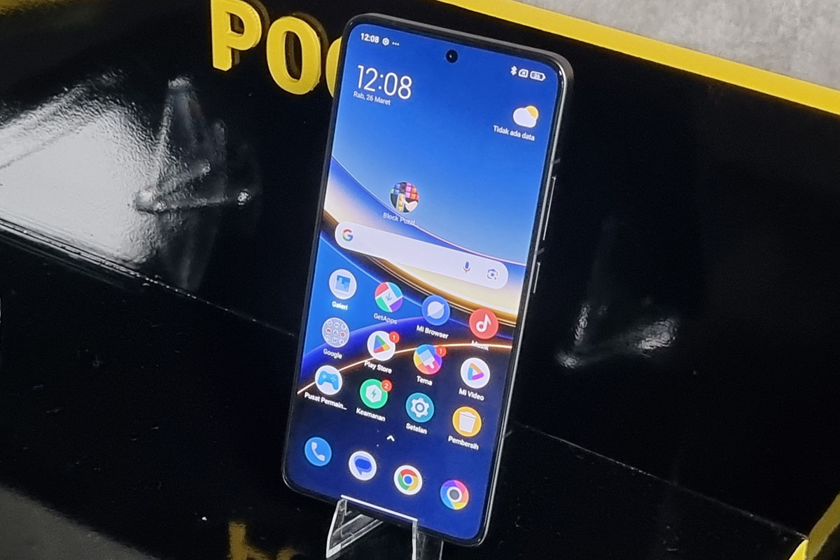 Tampak depan POCO F7 Pro.