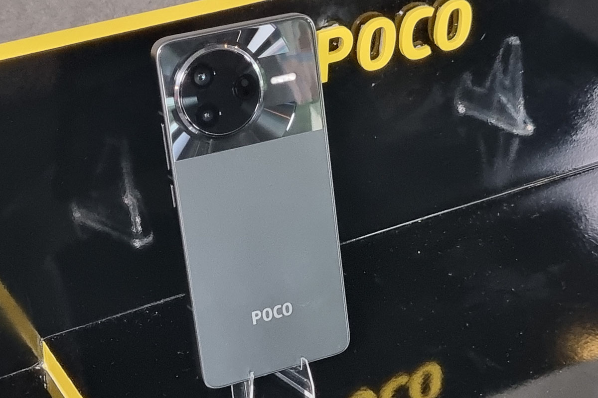 Tampak belakang POCO F7 Pro.