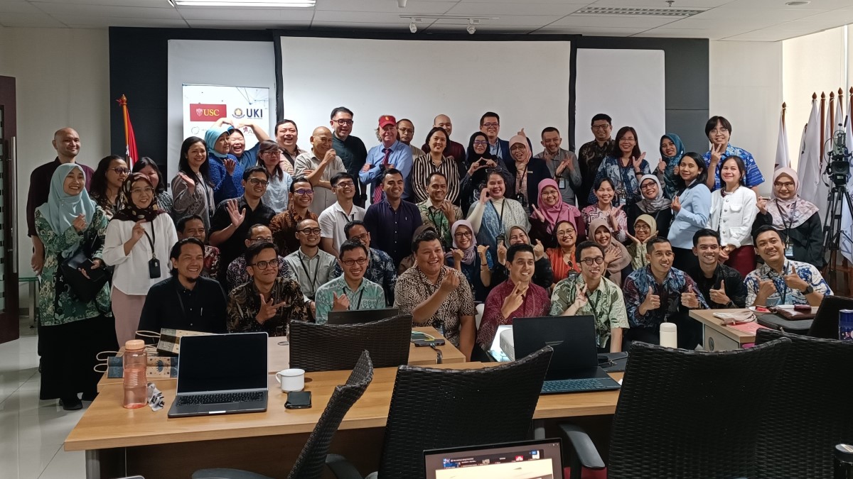 Para peserta lokakarya AI yang digelar ALMI, USC, dan UKI.