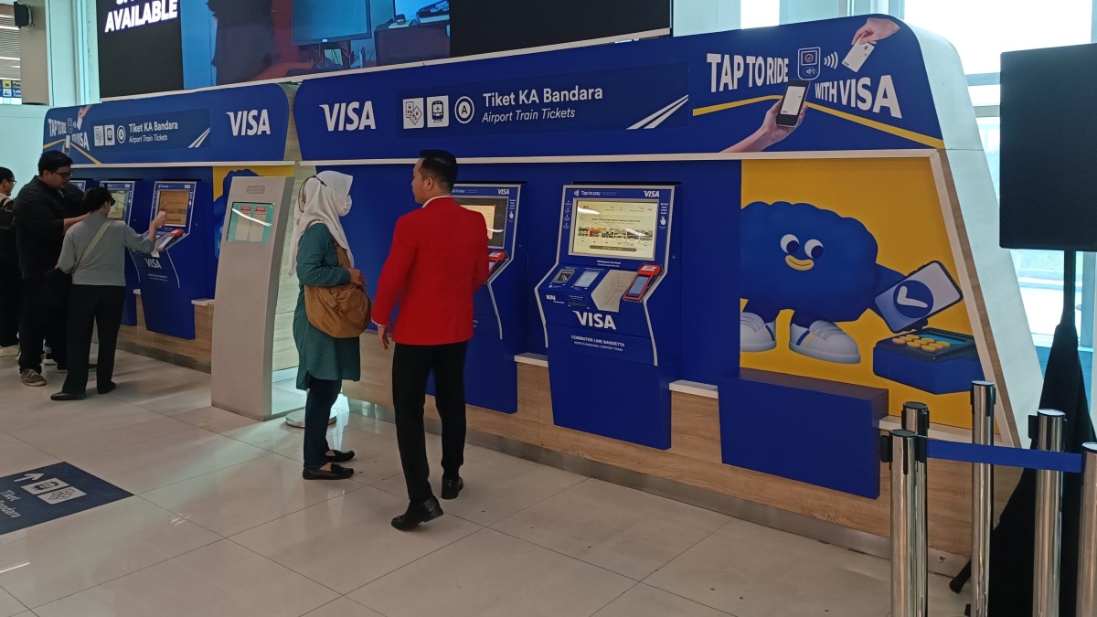Dengan Visa Contactless, kini bayar tiket Commuter Line Basoetta bisa secara nirkontak.
