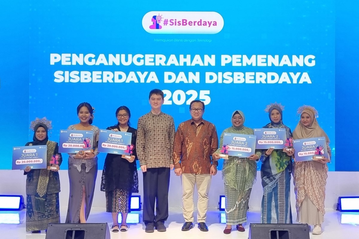 Para juara pertama dan kedua SisBerdaya 2025 Ultra-mikro.
