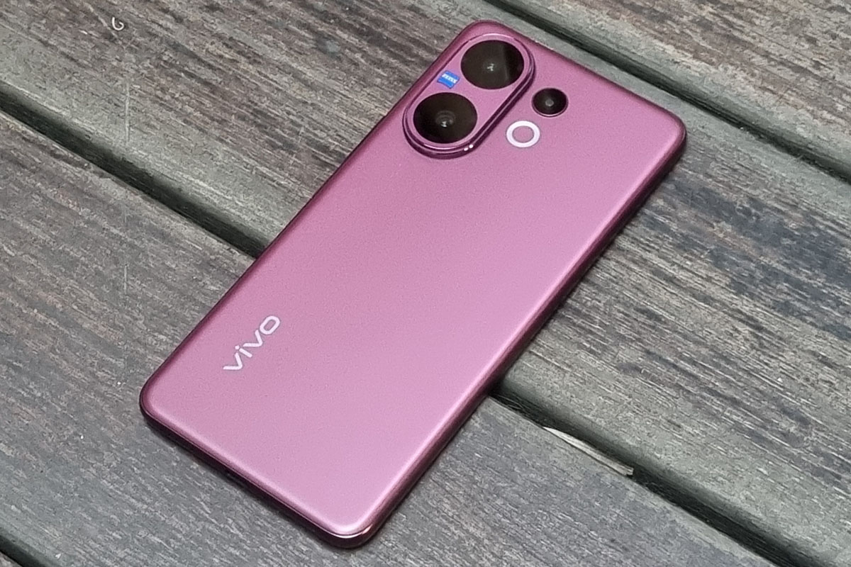Tampak belakang vivo V60.