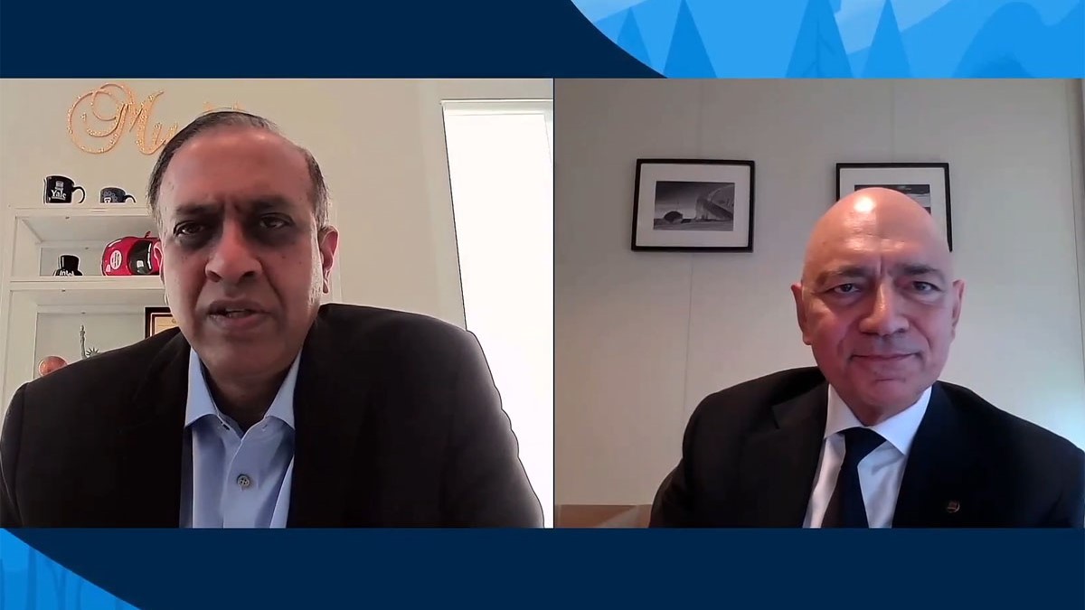 Muddu Sudhakar (SVP & GM, IT & HR Service, Salesforce; kiri) dan Omar Baig (Chief Information and Technology Officer, UNESCO).