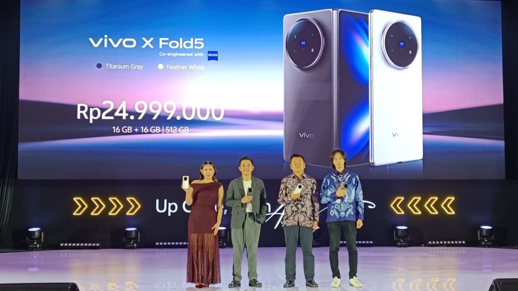 vivo hadirkan smartphone lipat vivo X Fold5 di Indonesia.