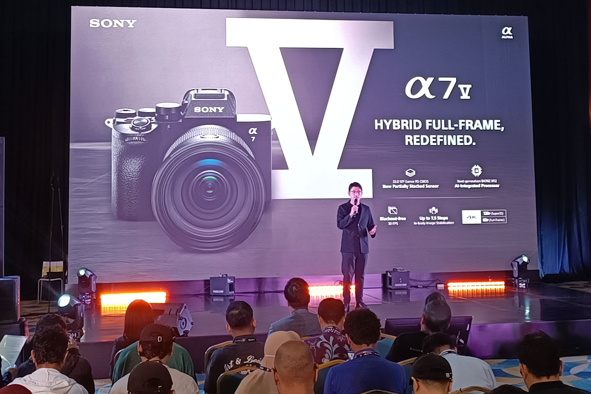 Motoya Itako (President Director, Sony Indonesia).