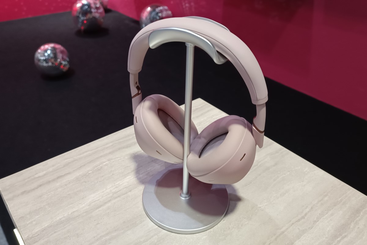 Sony WH-1000XM6 Sand Pink.