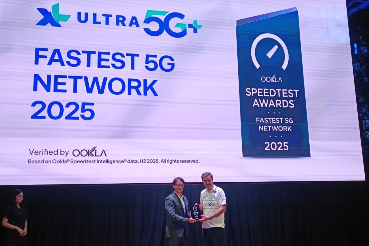 Rajeev Sethi (Presiden Direktur & CEO XLSMART; kanan).