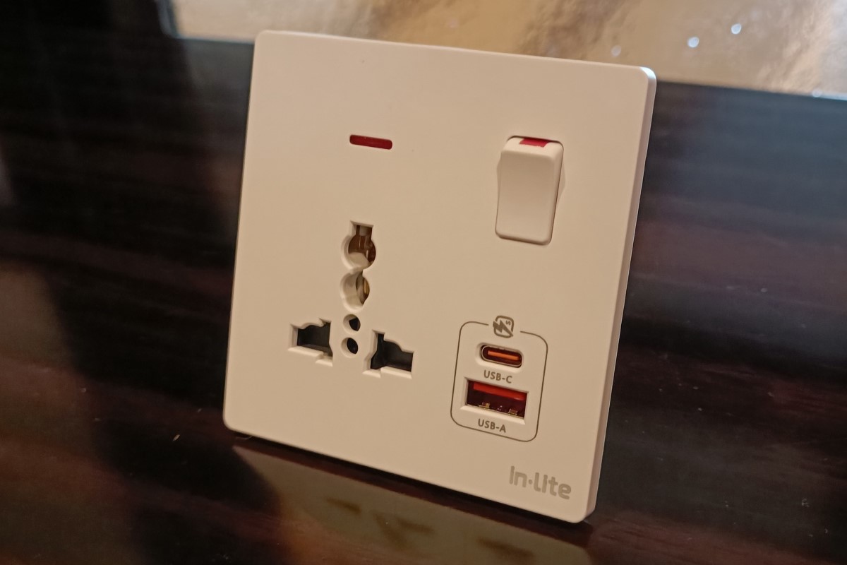 Salah satu in-Lite seri Linea yang dilengkapi dengan porta USB.