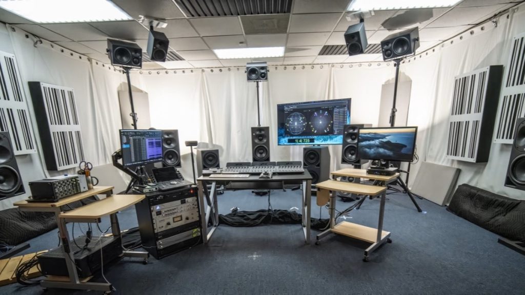 Studio dengan Neumann seri KH.