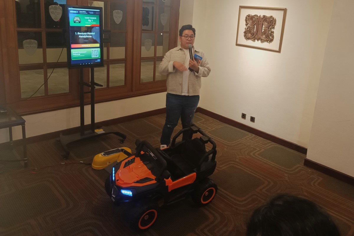 Secure Parking mendemonstrasikan Flap Lock.