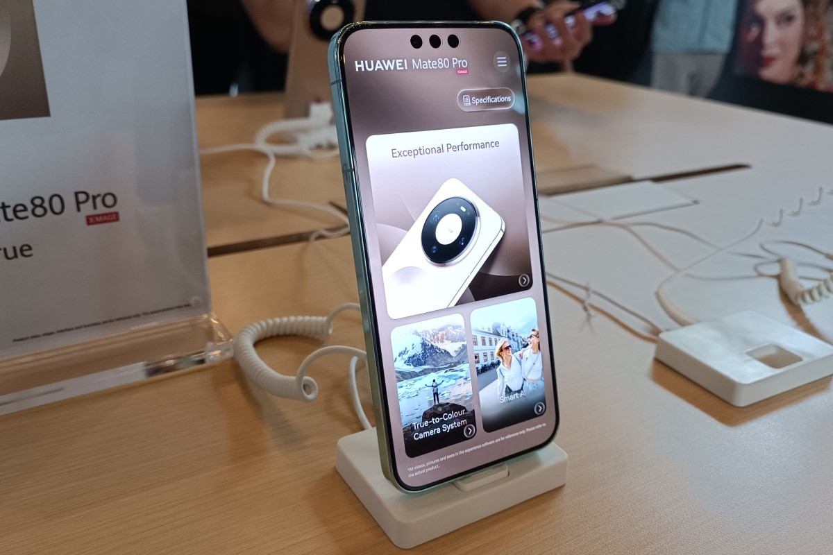 Tampak depan HUAWEI Mate 80 Pro.