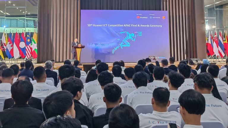 Peter Pan (Vice President Huawei Asia Pacific).