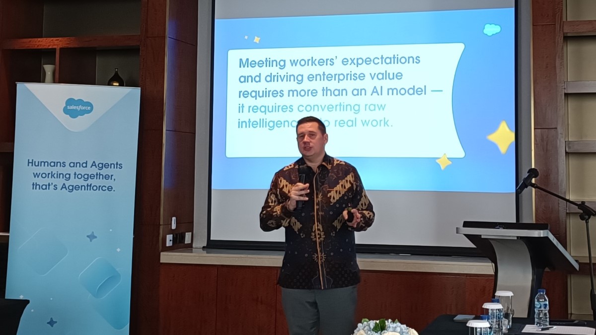 Gavin Barfield (Vice President & CTO, Salesforce ASEAN).
