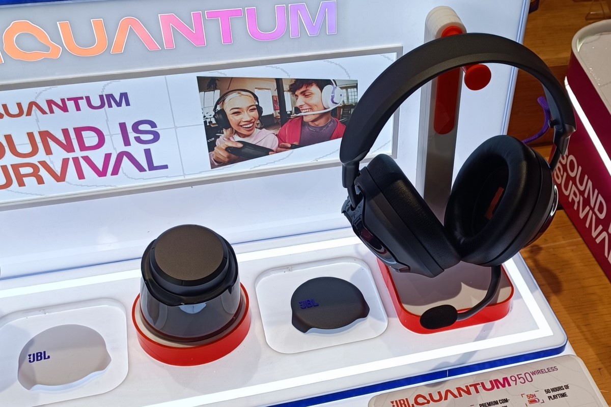 JBL Quantum 950.