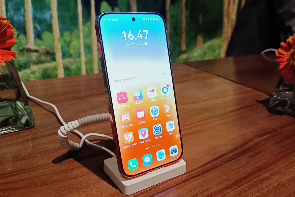 Tampak depan HUAWEI Pura 90s Pro Max.