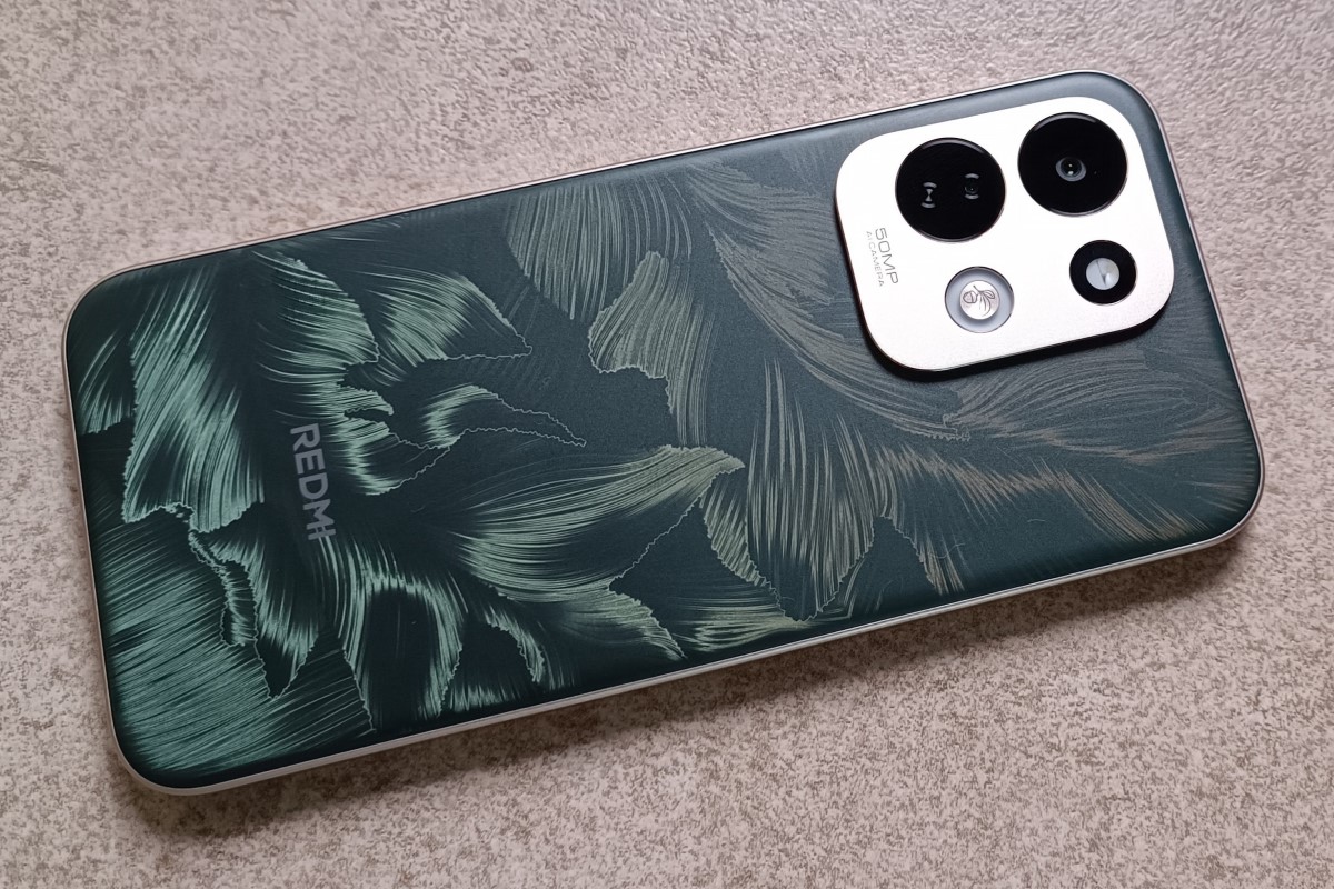 Tampak belakang REDMI 17.