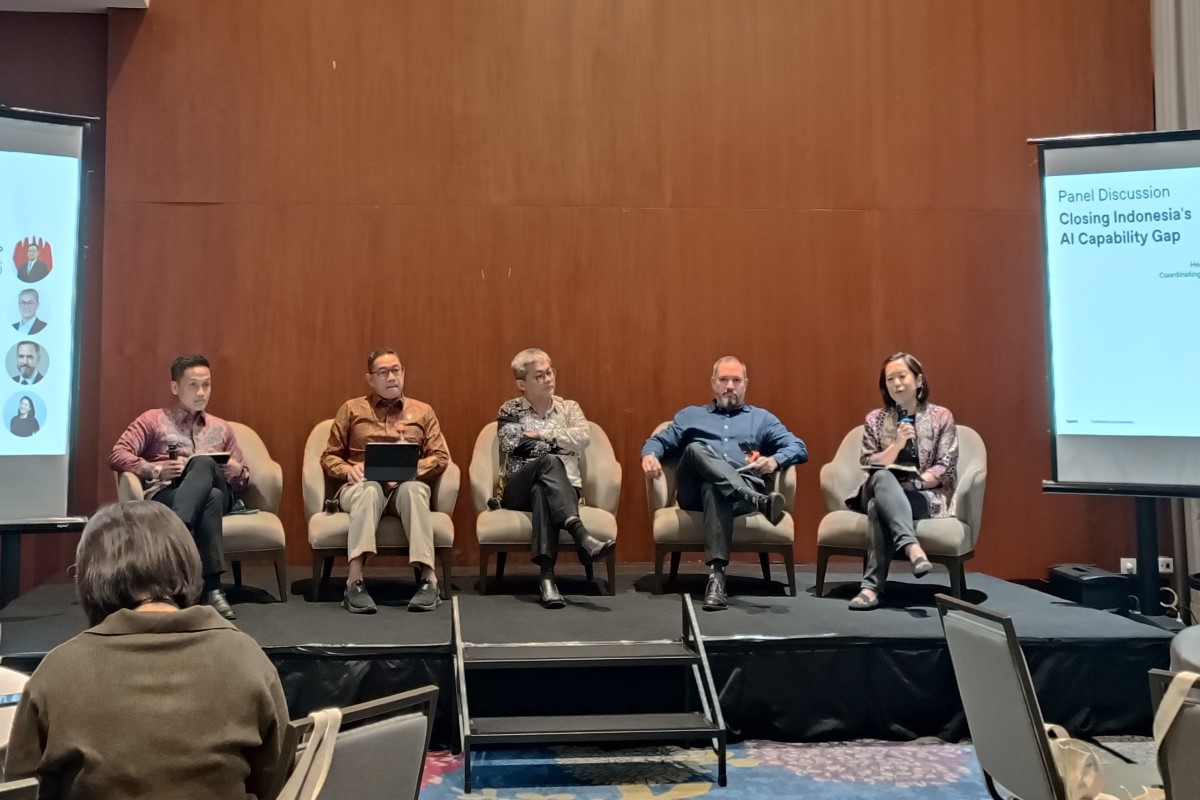 Diskusi panel menutup kesenjangan kapabilitas AI di Indonesia.