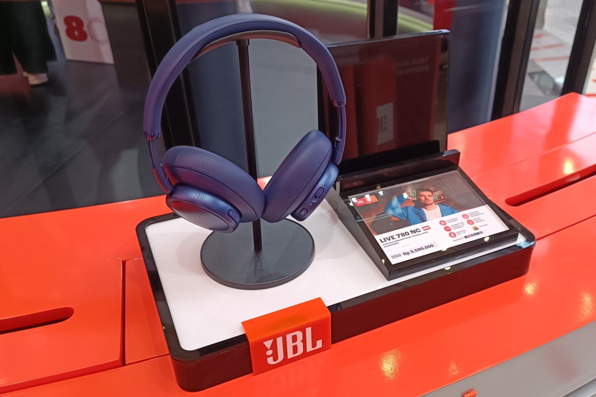 JBL Live 780NC.